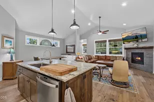301 S Pine St, Sisters, OR 97759 - Photo 9