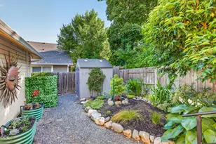 414 Parkside Dr, Ashland, OR 97520 - Photo 25