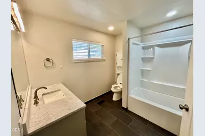 1024 NW Hawthorne Avenue, Grants Pass, OR 97526 - Photo 13