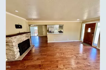 1024 NW Hawthorne Avenue, Grants Pass, OR 97526 - Photo 9