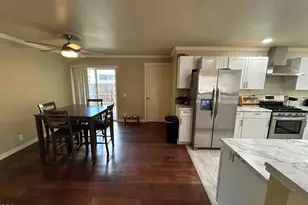 1024 NW Hawthorne Ave, Grants Pass, OR 97526 - Photo 3
