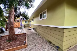 1024 NW Hawthorne Ave, Grants Pass, OR 97526 - Photo 13