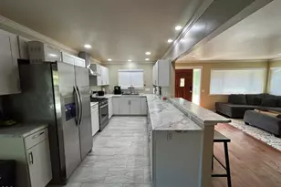 1024 NW Hawthorne Ave, Grants Pass, OR 97526 - Photo 5
