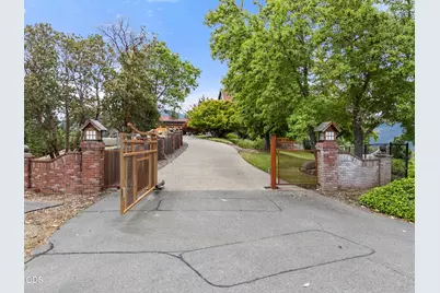 928 W Woodside Street, Grants Pass, OR 97527 - Photo 1