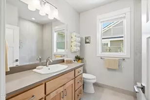 566 Canterwood Dr, Medford, OR 97504 - Photo 23