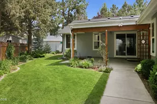 1105 SE Palmwood Ct, Bend, OR 97702 - Photo 25