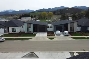 627 Terrazzo Wy, Medford, OR 97501 - Photo 11