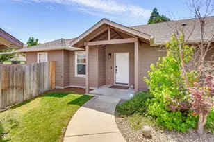 1003 SE Grandview Ave, Grants Pass, OR 97527 - Photo 1