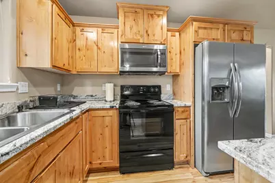 1003 SE Grandview Avenue, Grants Pass, OR 97527 - Photo 33