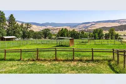 550 Crowson Road, Ashland, OR 97520 - Photo 5