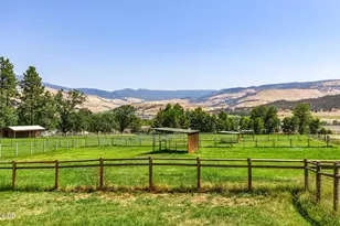 550 Crowson Rd, Ashland, OR 97520 - Photo 5