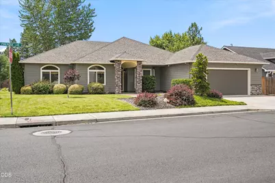 88 Pineridge Lane, Eagle Point, OR 97524 - Photo 3