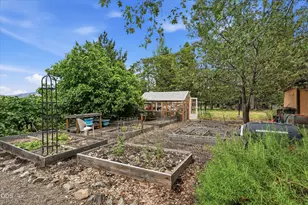 2298 Camp Baker Rd, Medford, OR 97501 - Photo 39