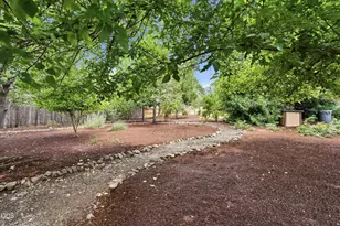 2298 Camp Baker Rd, Medford, OR 97501 - Photo 37