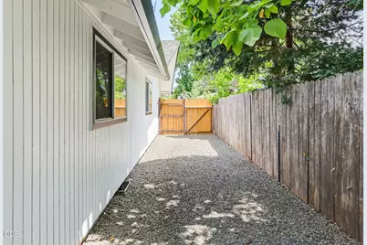 1451 Bluebonnet Avenue, Medford, OR 97504 - Photo 11
