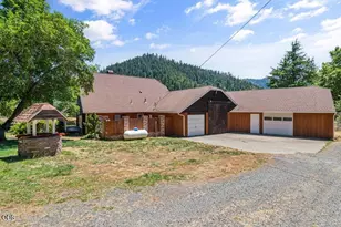 12974 E Evans Creek Rd, Rogue River, OR 97537 - Photo 3
