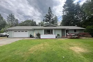 8122 New Hope Rd, Grants Pass, OR 97527 - Photo 1