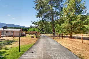 8122 New Hope Rd, Grants Pass, OR 97527 - Photo 59