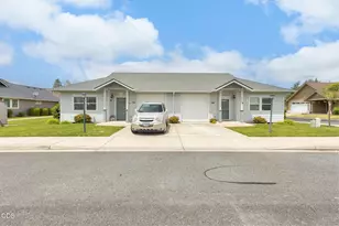 740 SW Kinsington Ct Ct, Grants Pass, OR 97526 - Photo 5