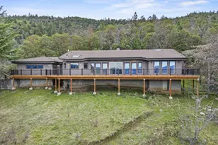 465 Strawberry Hill Ln, Jacksonville, OR 97530 - Photo 1
