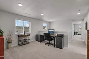 3888 SW Lava Pl, Redmond, OR 97756 - Photo 9