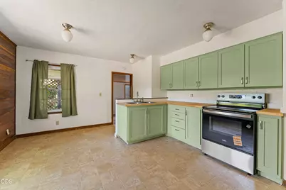 1711 SW J Street, Grants Pass, OR 97526 - Photo 3