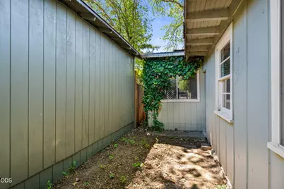 1711 SW J Street, Grants Pass, OR 97526 - Photo 15