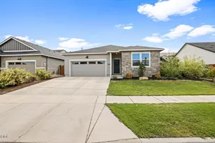 2770 Pronghorn Ln, Medford, OR 97504 - Photo 3