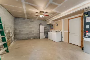 919 Scott Dr, Grants Pass, OR 97527 - Photo 25