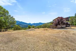 919 Scott Dr, Grants Pass, OR 97527 - Photo 3