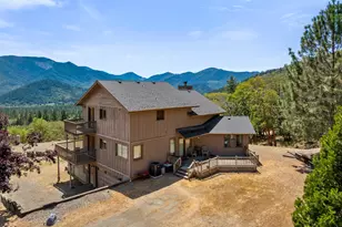 919 Scott Dr, Grants Pass, OR 97527 - Photo 1