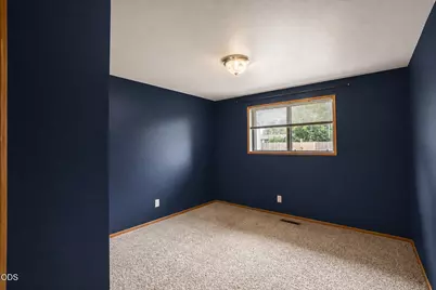 2327 Crater Lake Avenue, Medford, OR 97504 - Photo 15