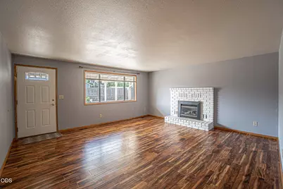 2327 Crater Lake Avenue, Medford, OR 97504 - Photo 9