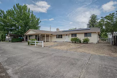 2327 Crater Lake Avenue, Medford, OR 97504 - Photo 1