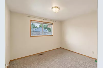 2327 Crater Lake Avenue, Medford, OR 97504 - Photo 13