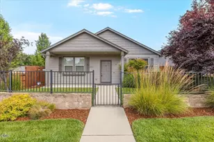 1403 Spring St, Medford, OR 97504 - Photo 1