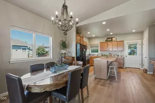 63776 Hunters Cir, Bend, OR 97701 - Photo 11