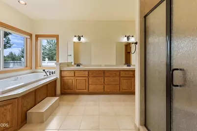 3099 SW Cascade Vista Drive, Redmond, OR 97756 - Photo 21