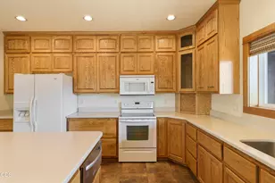 3099 SW Cascade Vista Dr, Redmond, OR 97756 - Photo 15