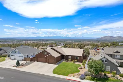 3099 SW Cascade Vista Drive, Redmond, OR 97756 - Photo 3