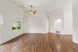 703 Summerwood Dr, Medford, OR 97504 - Photo 11