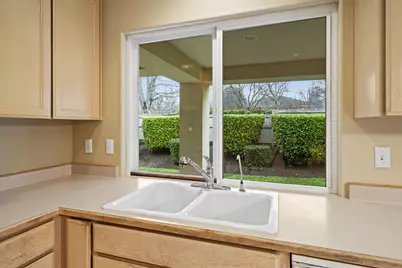 703 Summerwood Drive, Medford, OR 97504 - Photo 13