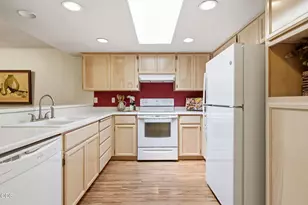 430 W Crystal Dr, Eagle Point, OR 97524 - Photo 3