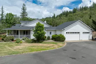 279 Ridgefield Rd, Grants Pass, OR 97527 - Photo 1