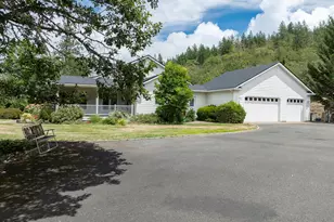 279 Ridgefield Rd, Grants Pass, OR 97527 - Photo 51
