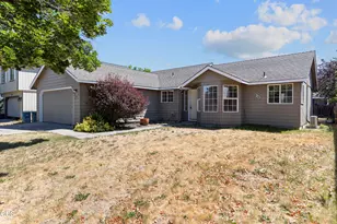 2150 SW 29th St, Redmond, OR 97756 - Photo 25
