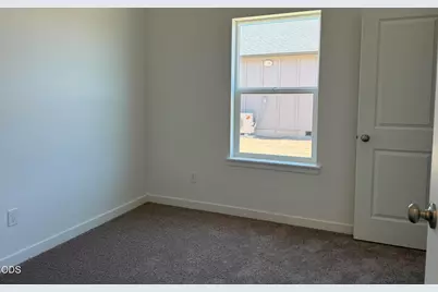 623 NE Mitchell Street #164, Madras, OR 97741 - Photo 11