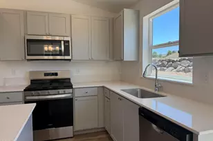 623 NE Mitchell St, Madras, OR 97741 - Photo 7