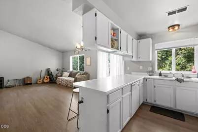 [Address not provided], Medford, OR 97504 - Photo 9