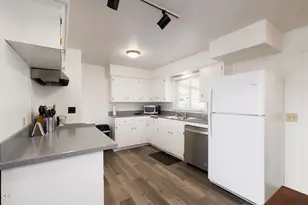 820 NE 4th St, Bend, OR 97701 - Photo 9